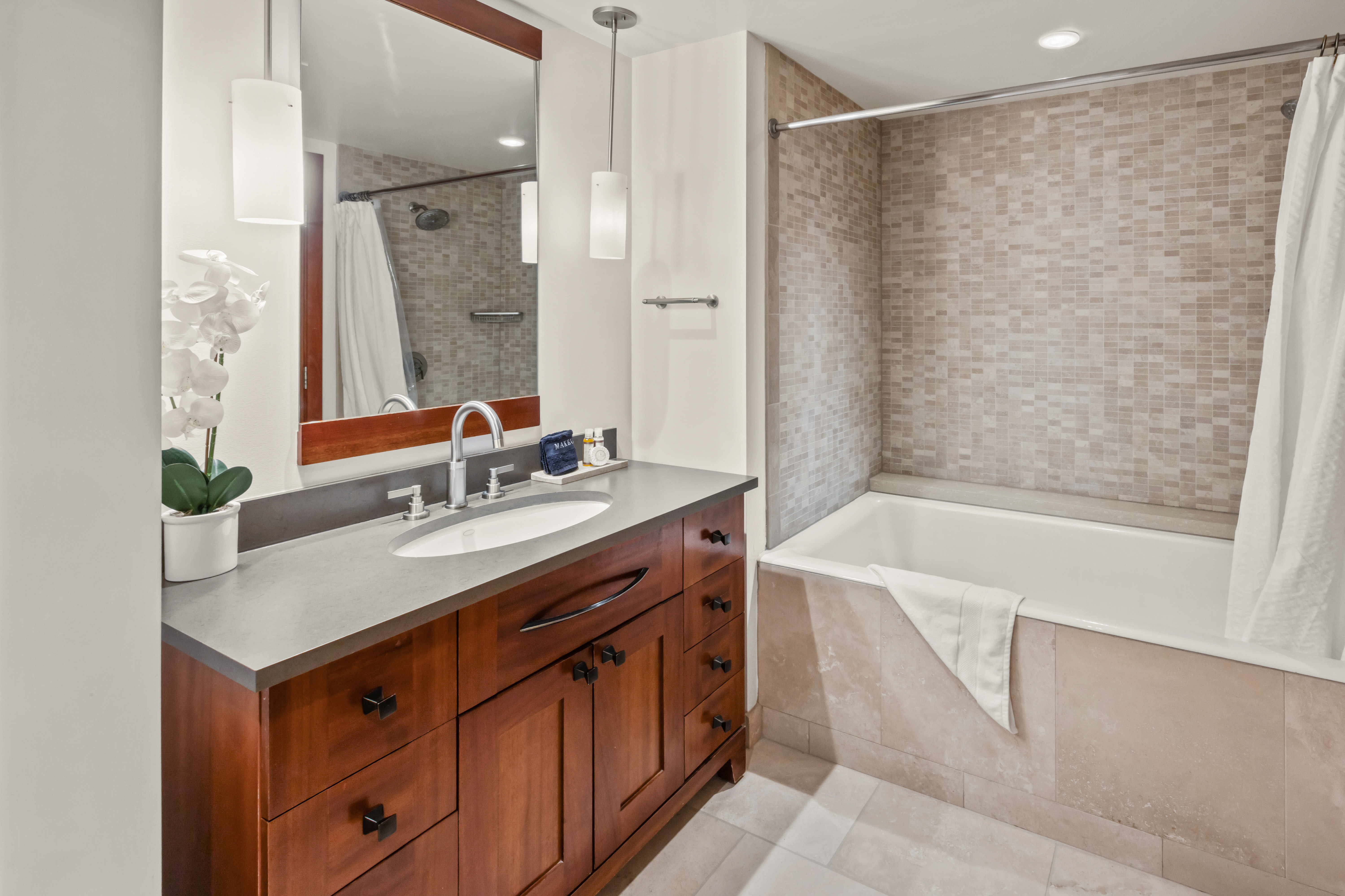 Villa B407 master bathroom